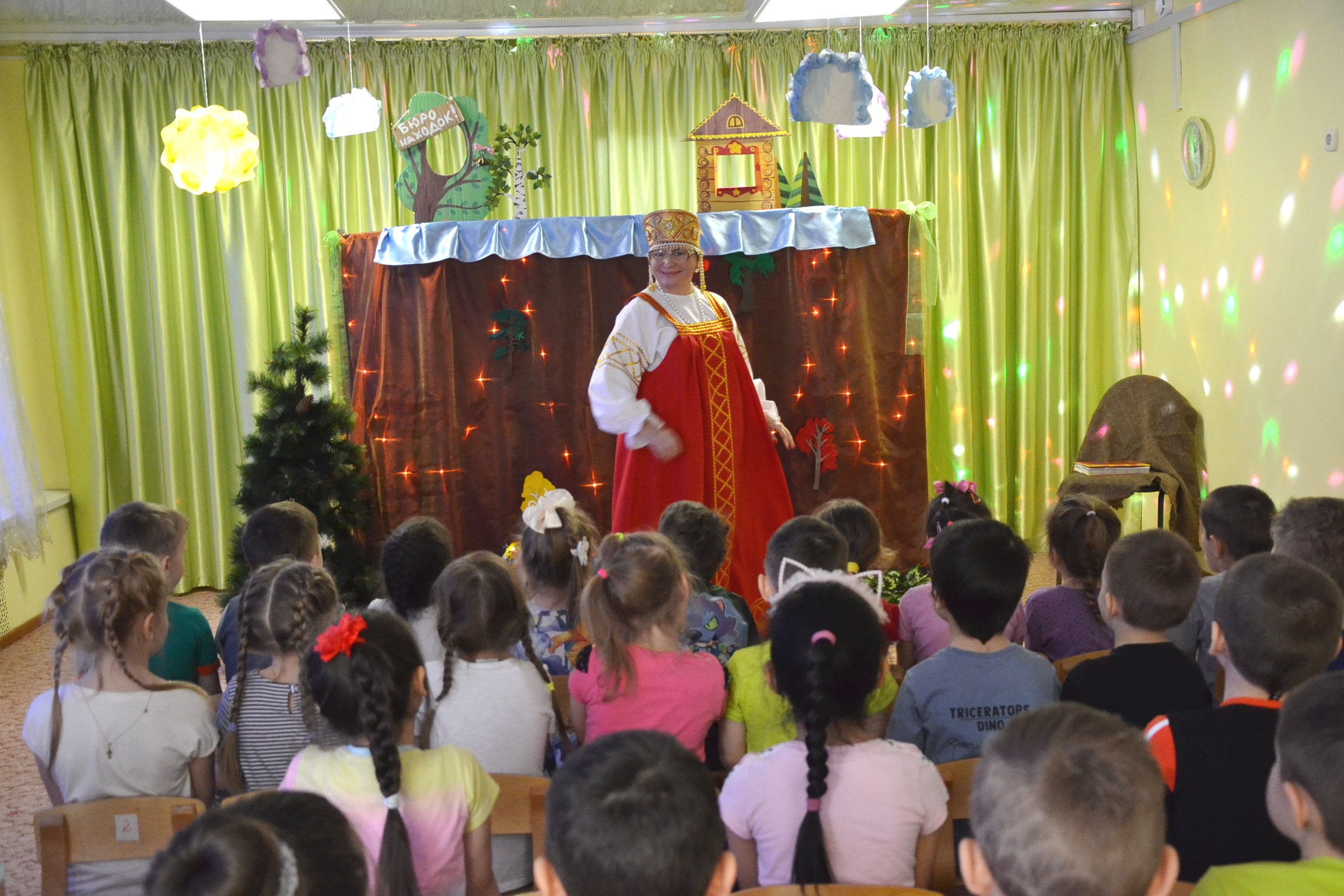 На этой неделе прошёл кукольный спектакль «Колобок» для наших воспитанников, организованный силами сотрудников ДОУ