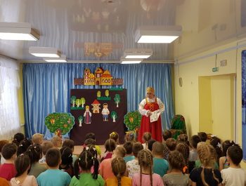 В детском саду состоялся показ кукольного спектакля «Царевна Несмеяна»