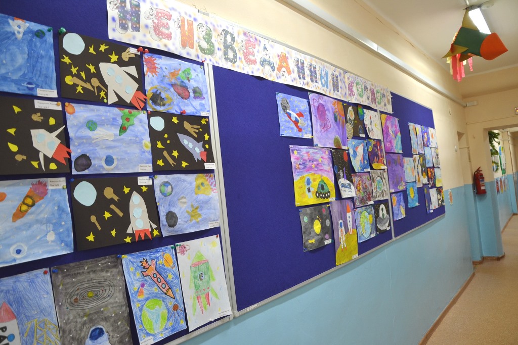 Ко Дню космонавтики в саду была организована выставка творческих детских работ
