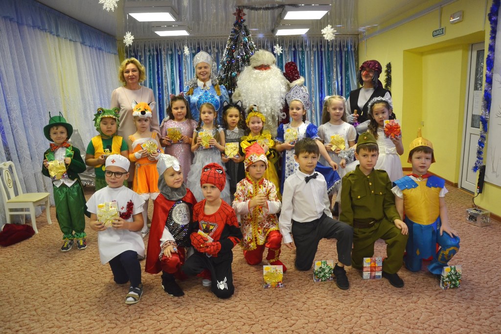 Сегодня прошёл новогодний утренник «Новогодняя сказка» у воспитанников подготовительной группы